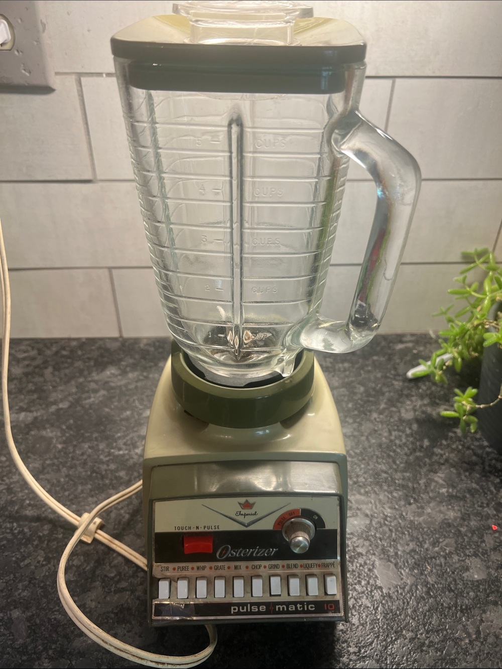 Vintage MCM Oster Pulse Matic 10 Countertop Blender in Avocado Green   5 cup.